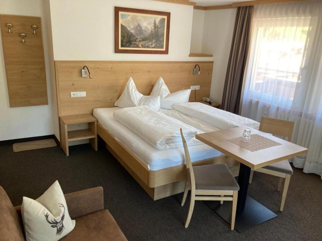 セルヴァ・ディ・ヴァル・ガルデーナ Garni Flurida Bed & Breakfast エクステリア 写真